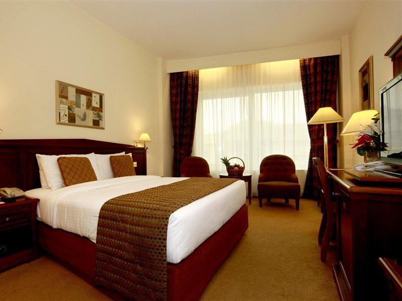 Howard Johnson Bur 3*