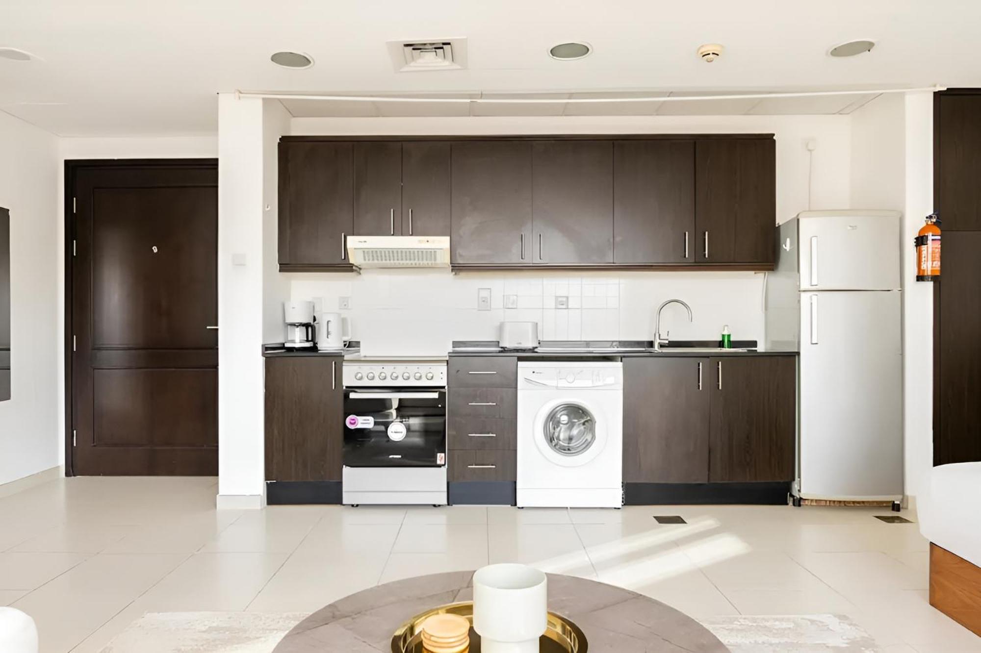 Dazzling Studio Stunning Ain View Marina Apartment Dubai