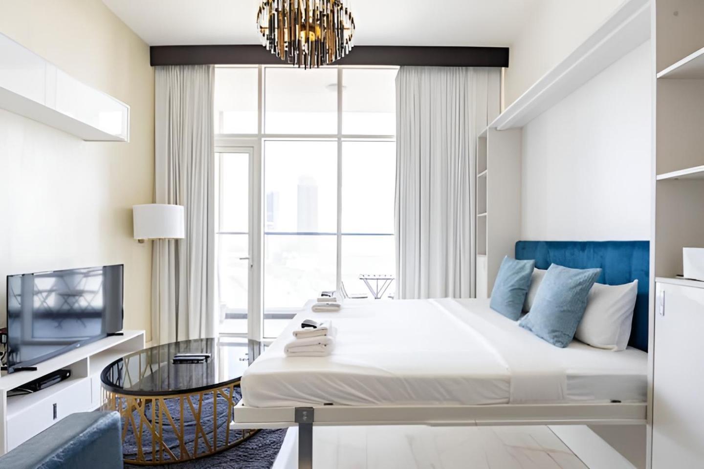 Business Bay, Compact, Modern Apartment *