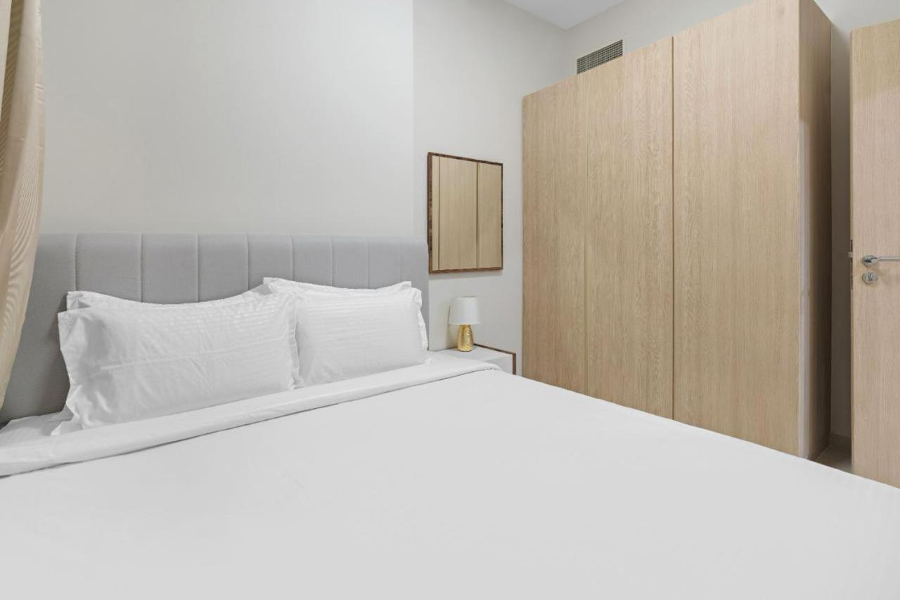 Phineek Vacation Luxury One Bedroom In Damac Hills 2