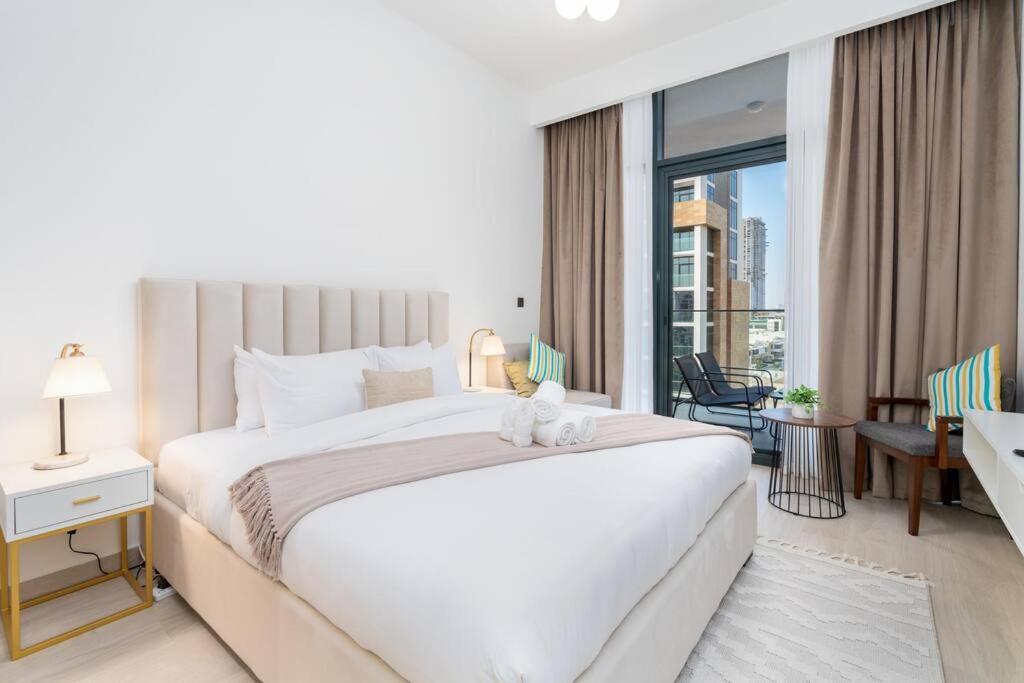 - 12min From Burj-khalifa - Azizi Riviera 26 * Dubai