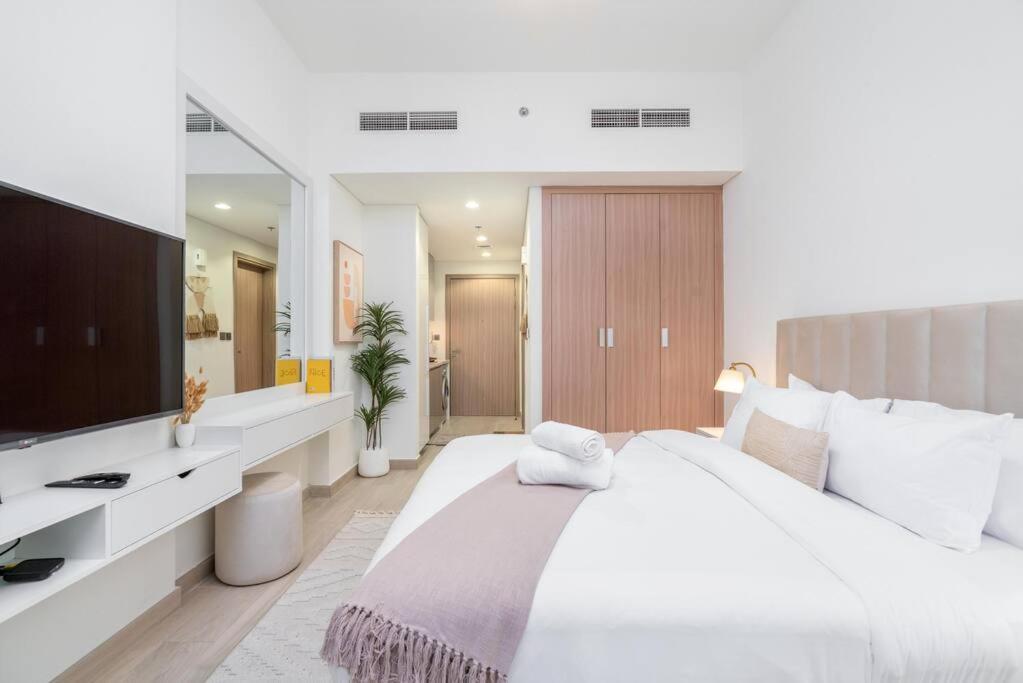 - 12min From Burj-khalifa - Azizi Riviera 26