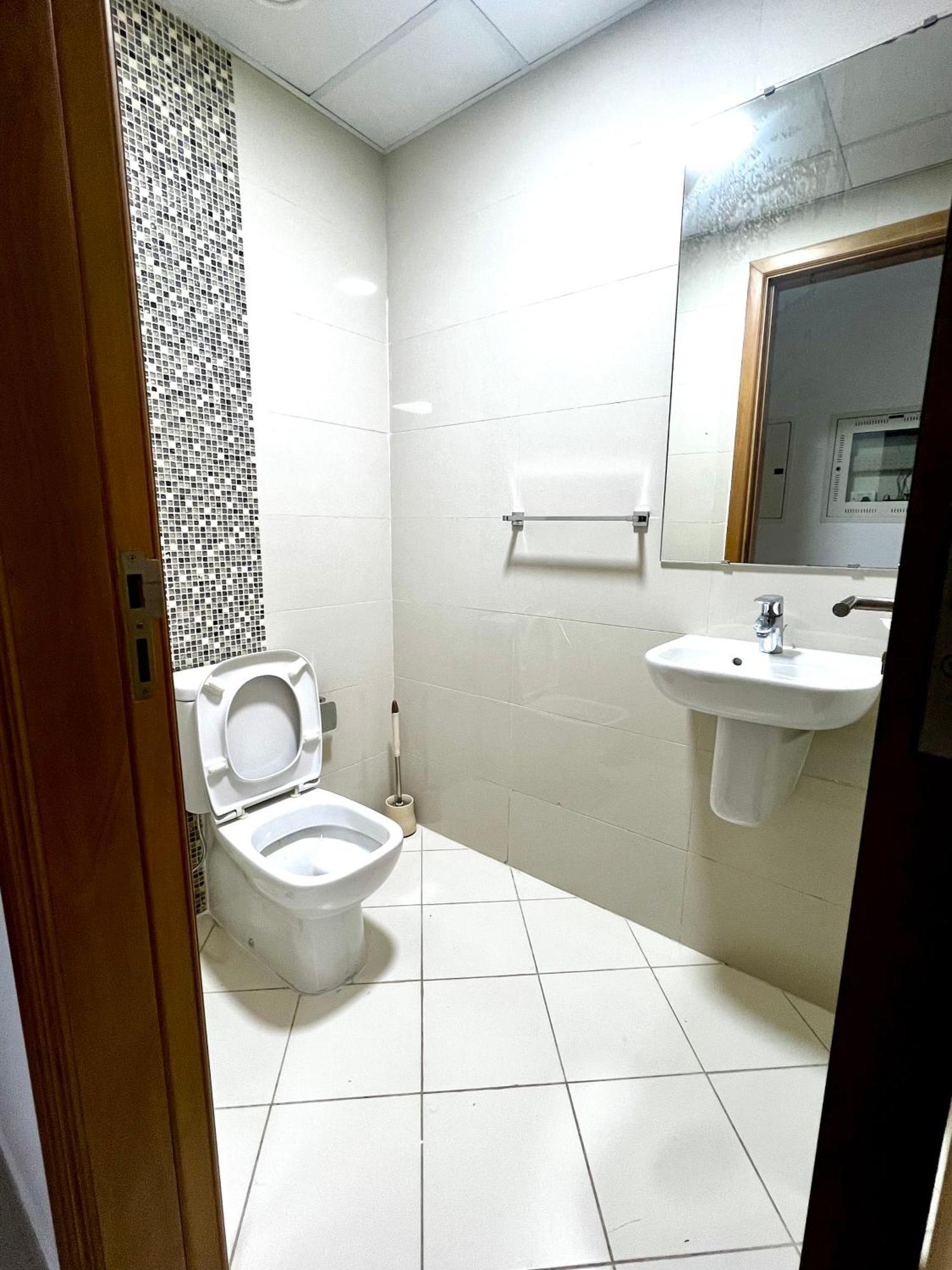 Elegant King Bed Brand New 1 Bhk Marina Bay Apartment *