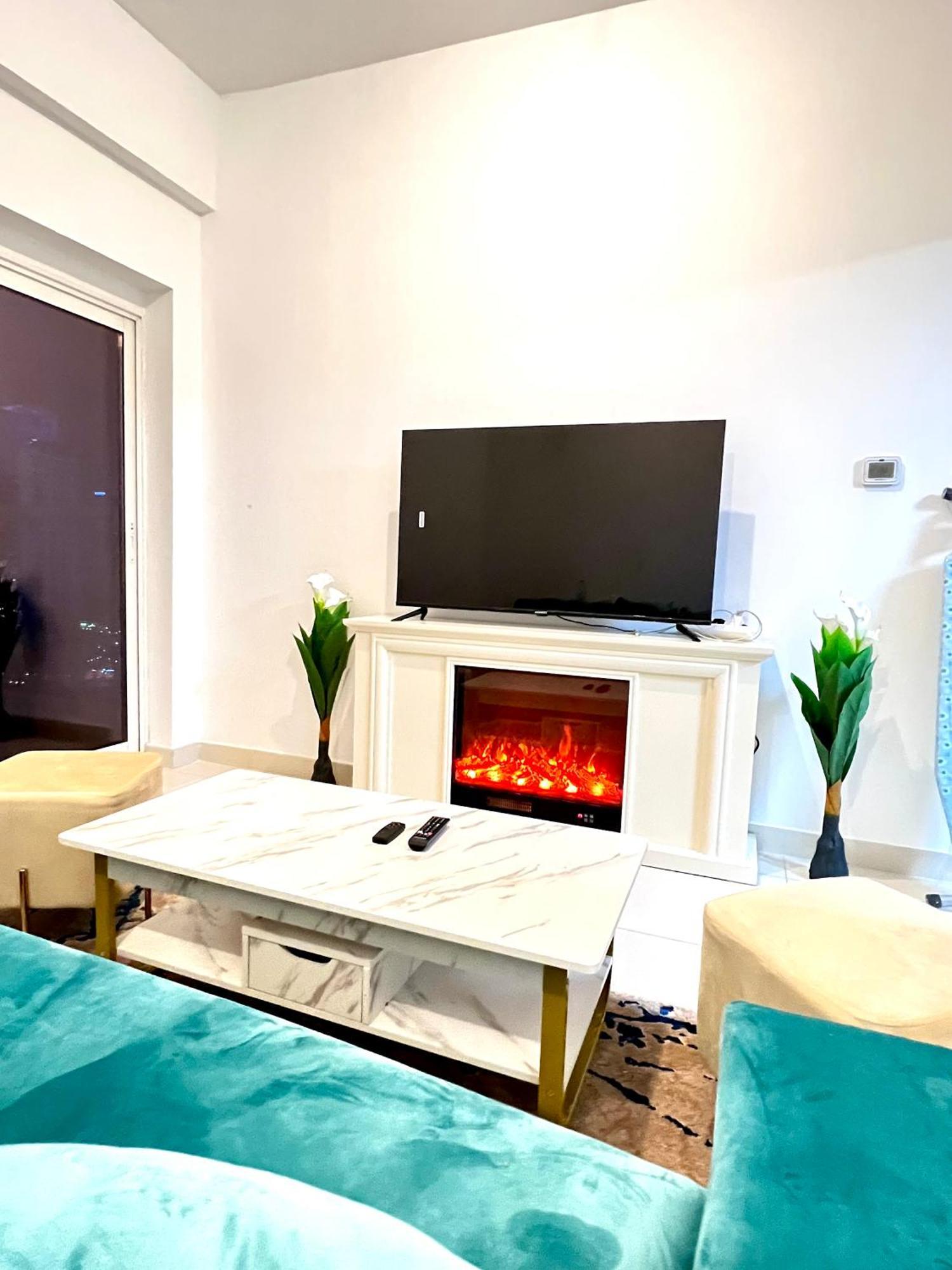 Elegant King Bed Brand New 1 Bhk Marina Bay *