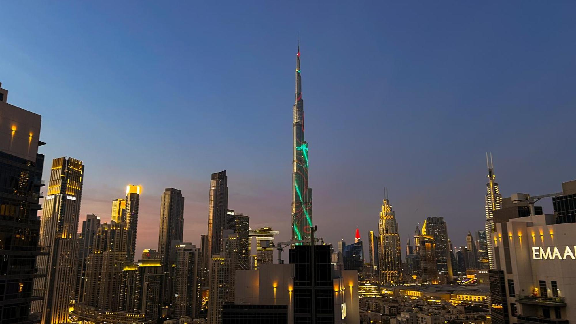 Beautiful In Elite Downtown Apartment Dubai