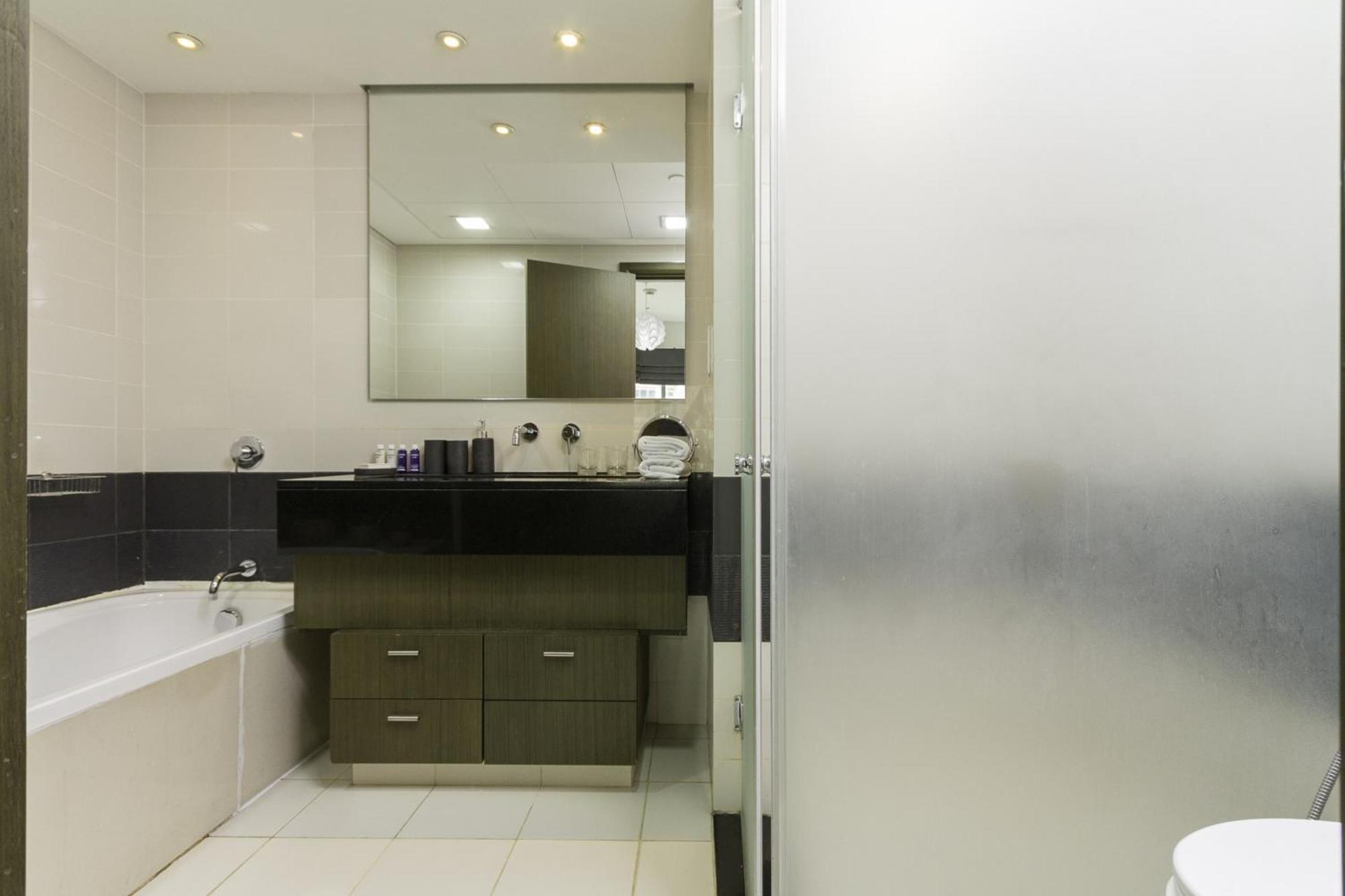 Apartment Maison Privee - Apt With Danish Twist & Burj Khalifa Views Dubai
