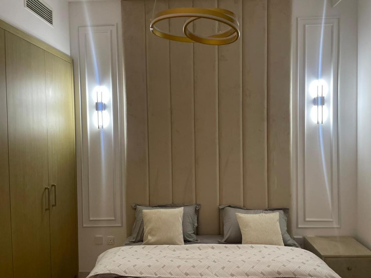Creek Harbour Retreat: Luxurious 2-br Apartment
