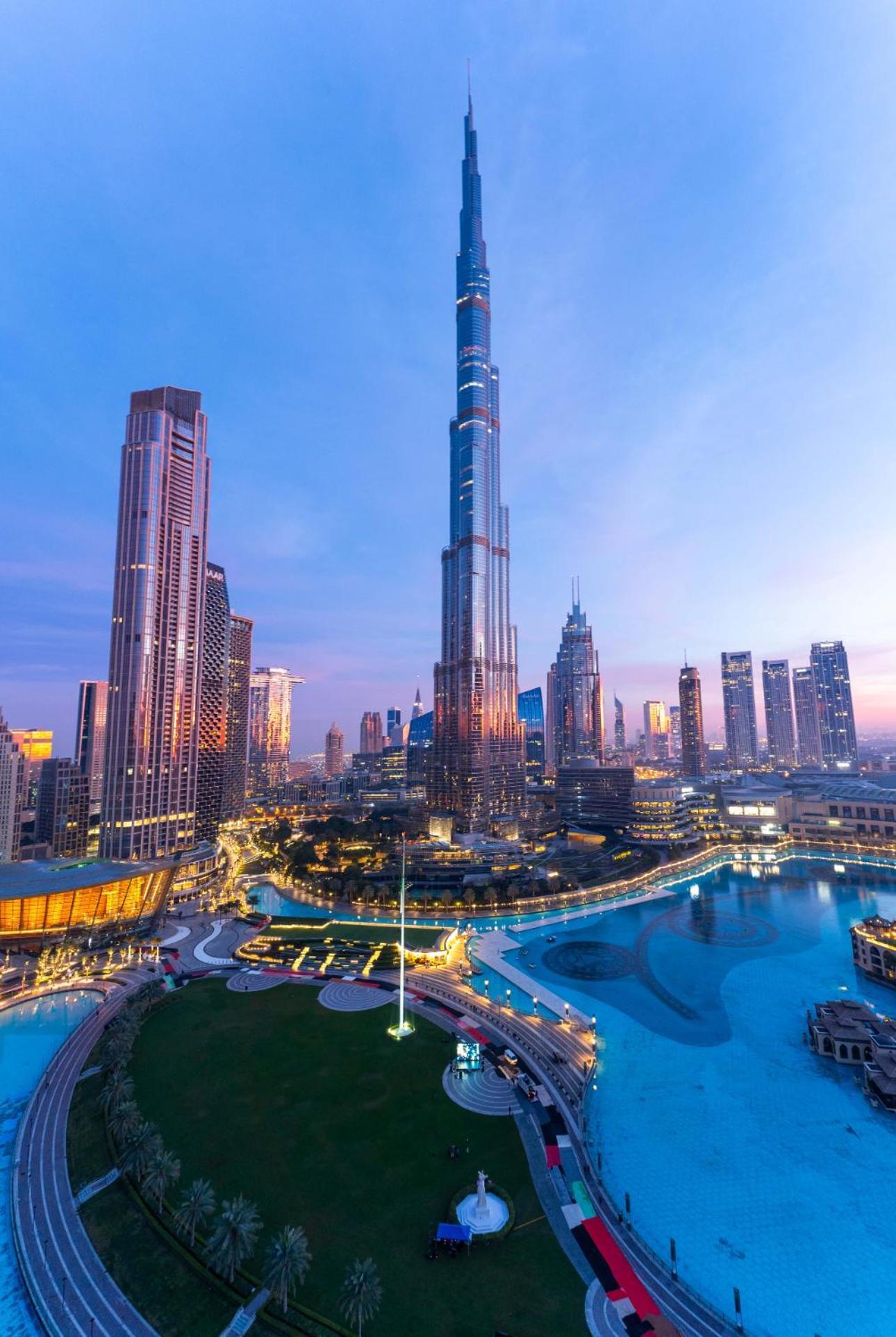 Apartment Spectacular Burj & Fountain View - Luxurious 3 Bedrooms & Maids - The Residences Dubai