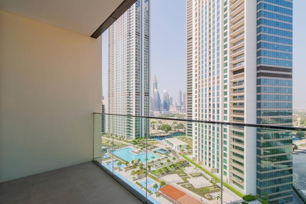 Elite Escape - 1 Bhk Getaway With Mall Access - 1502