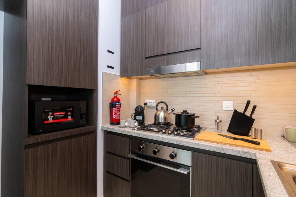 Apartment Elite Escape - 1 Bhk Getaway With Mall Access - 1502 Dubai
