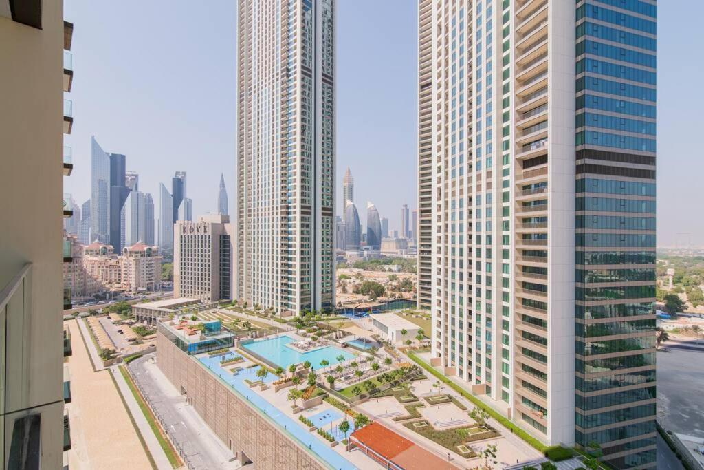 Elite Escape - 1 Bhk Getaway With Mall Access - 1502 Apartment *