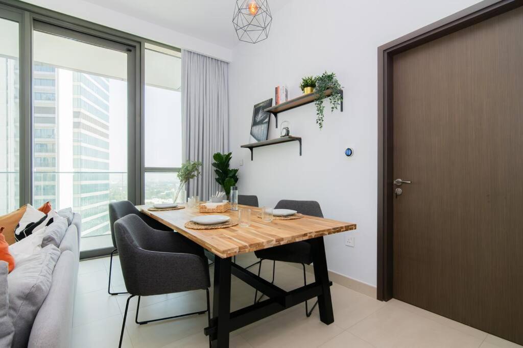 Apartment Elite Escape - 1 Bhk Getaway With Mall Access - 1502 Dubai