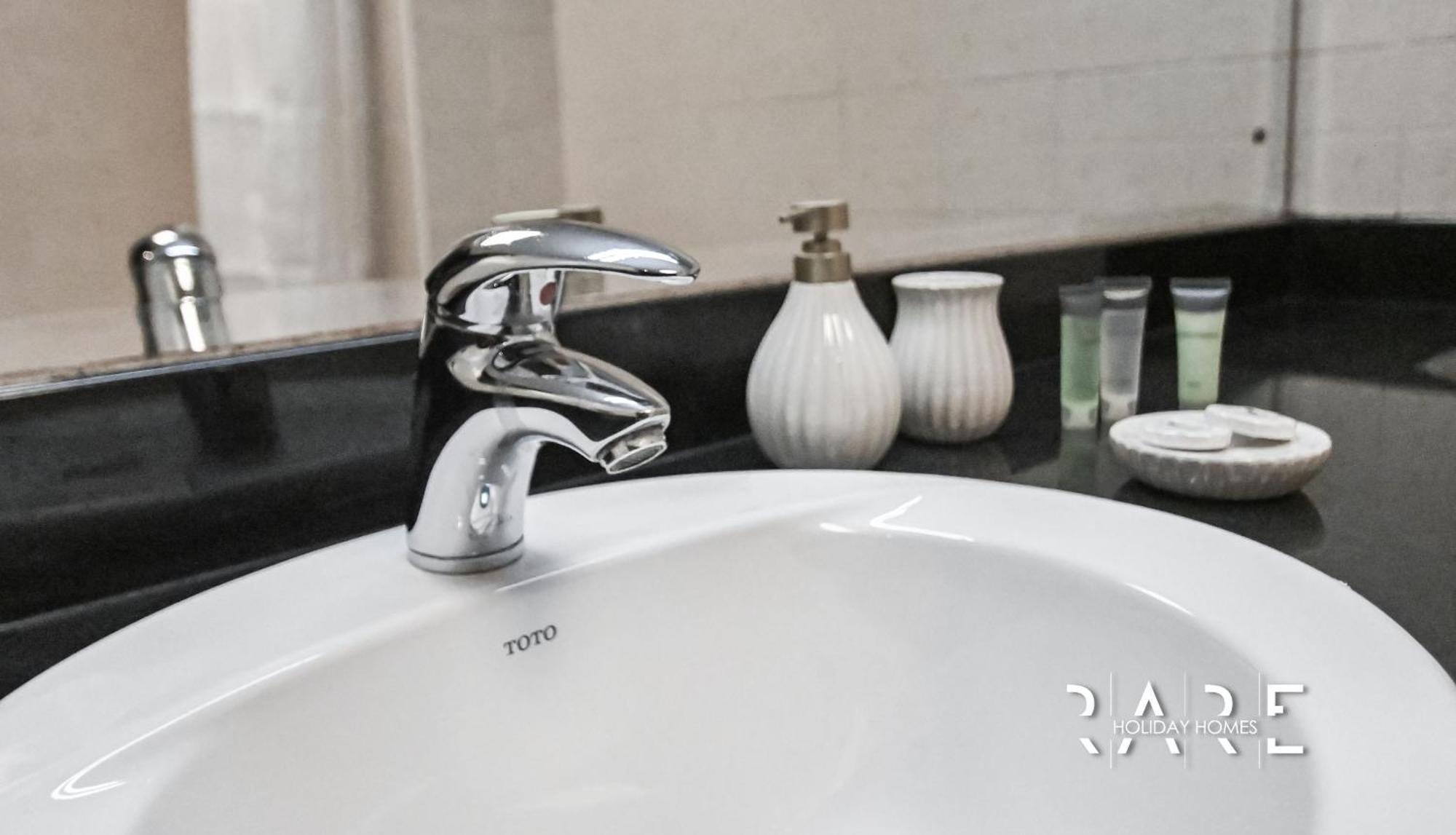Rare Homes - Close To Marina & Ain - Garden View - Med100 Rg13 - Discovery Gardens Apartment *