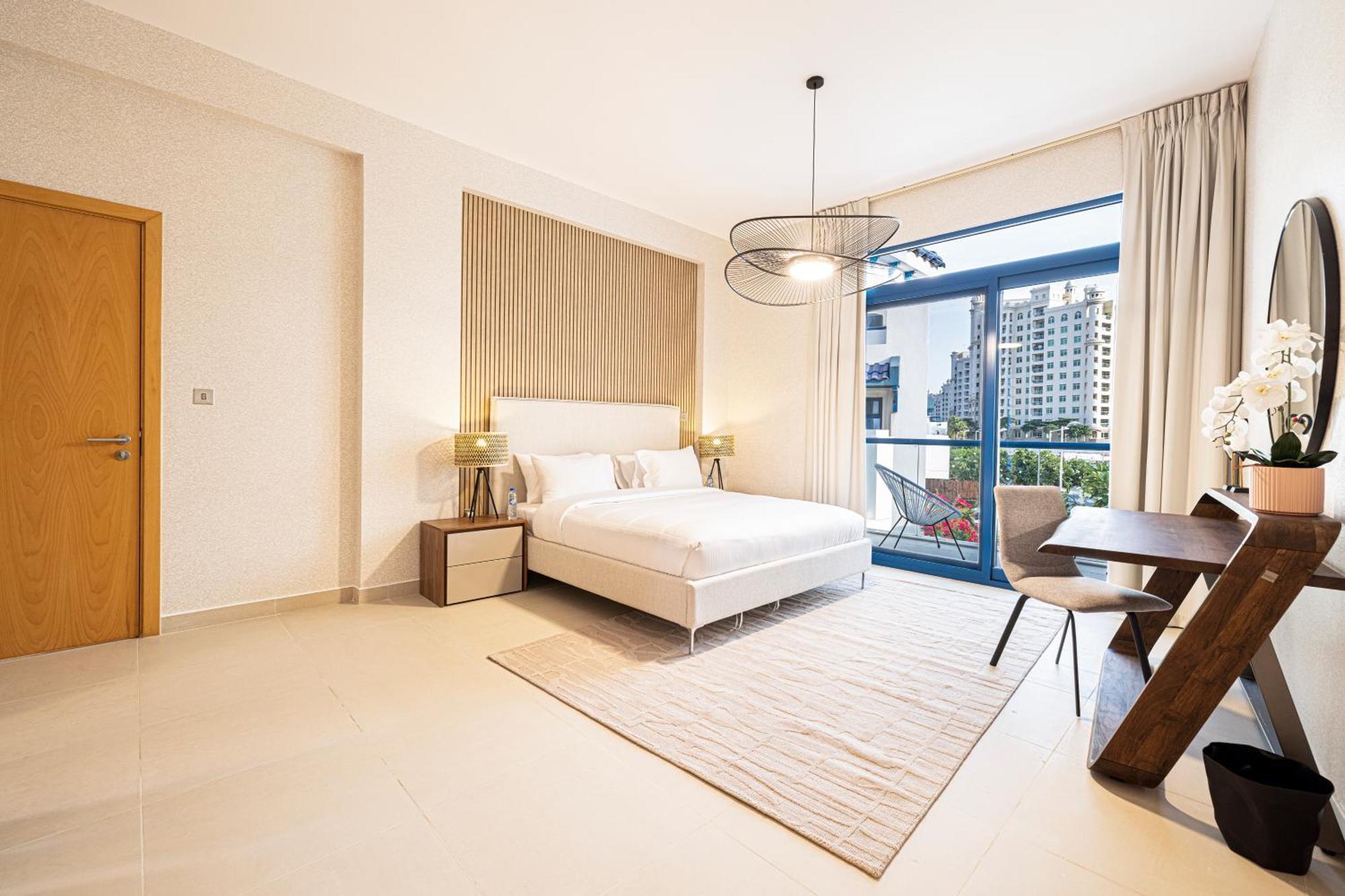 Lux 4 Bedroom Private Access Palm Jumeirah Apartment *