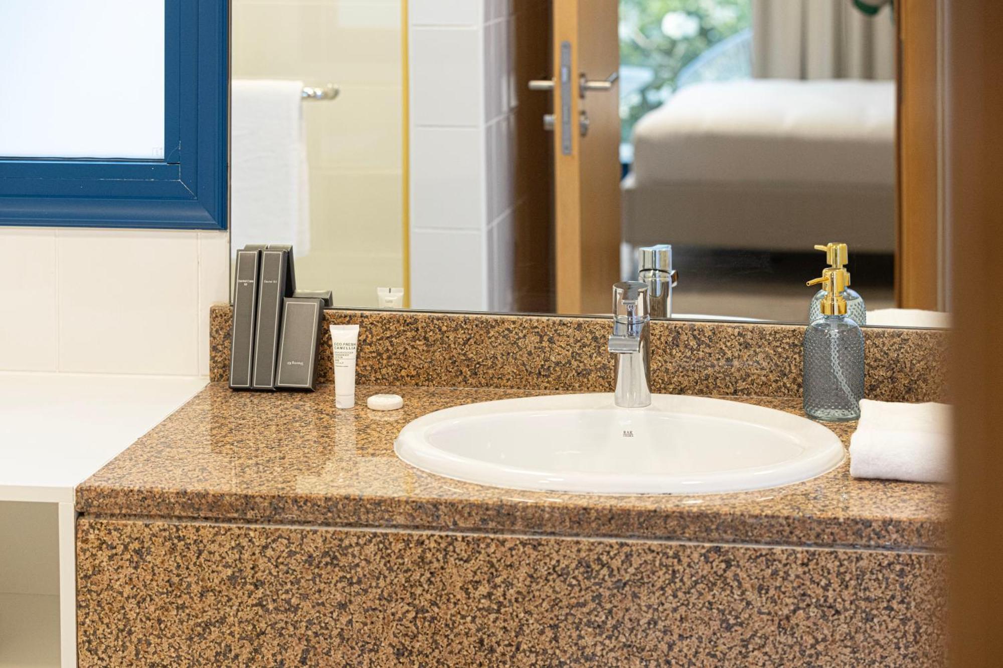 Lux 4 Bedroom Private Access Palm Jumeirah Dubai