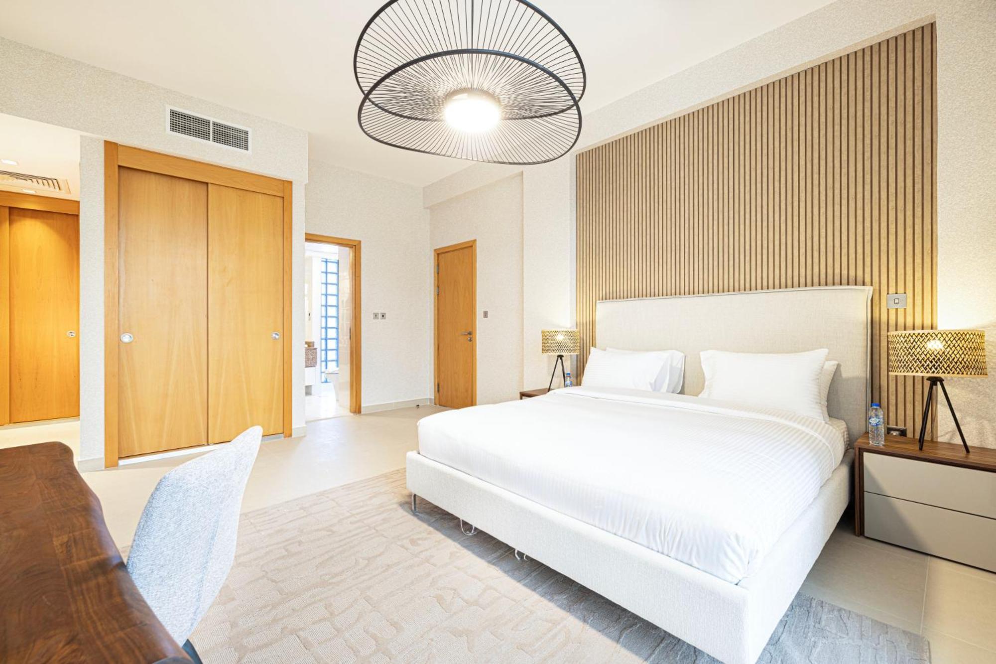 Lux 4 Bedroom Private Access Palm Jumeirah Apartment