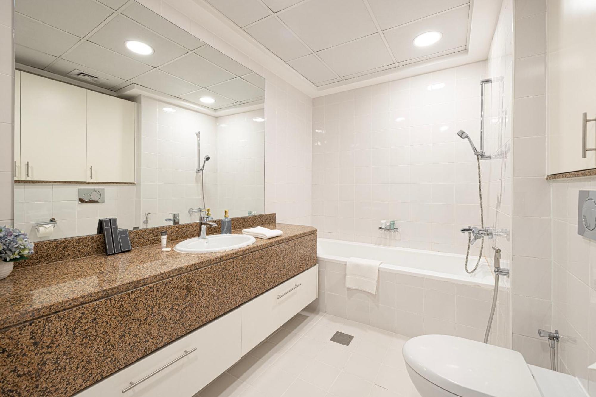 Lux 4 Bedroom Private Access Palm Jumeirah Apartment Dubai