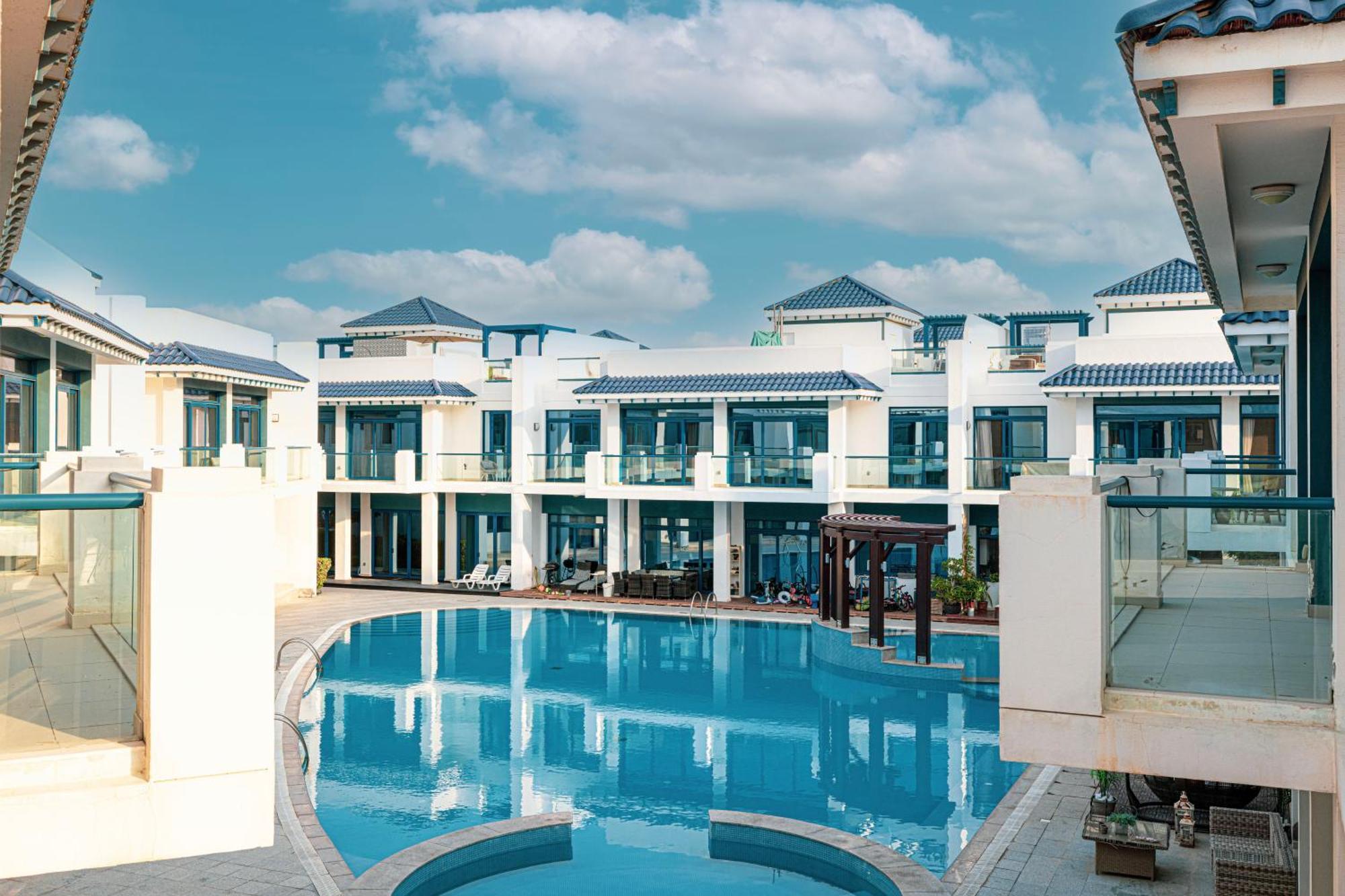 Lux 4 Bedroom Private Access Palm Jumeirah Apartment *