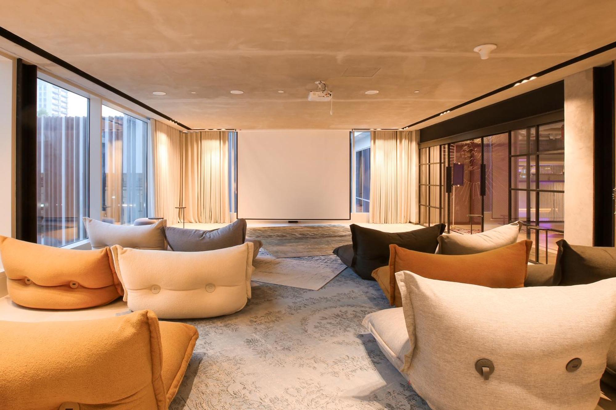 First Class In Hills - Next To Hills Mall - Socio, Collective And Golfville Towers Apartment Dubai
