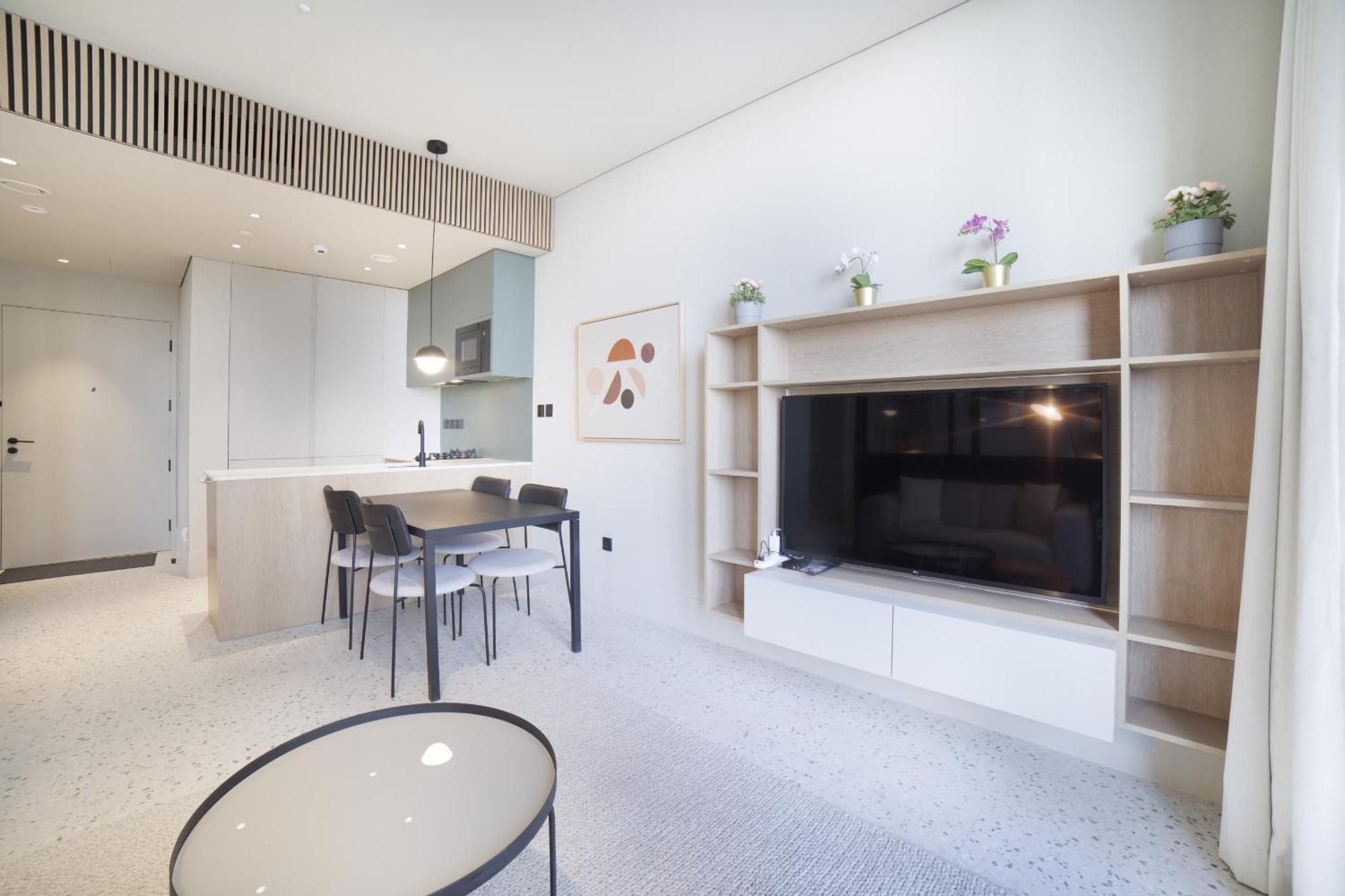 Executive 1 Bedroom At Upside Living, Business Travel Ready