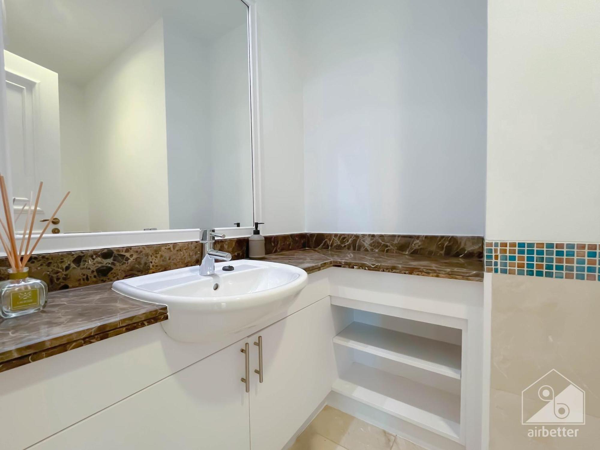 Fairmont Luxury Penthouse Private Gym & Pool Apartment