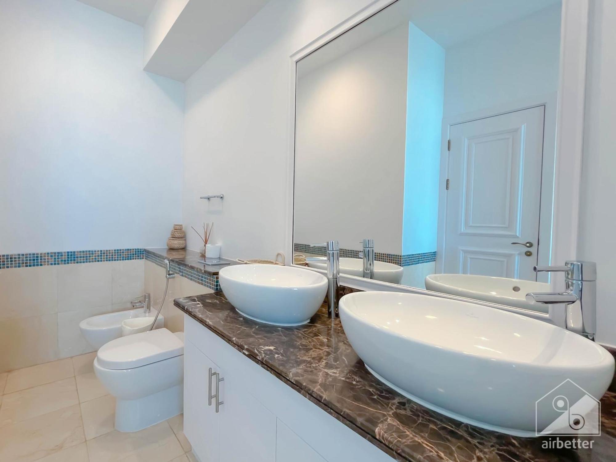 Fairmont Luxury Penthouse Private Gym & Pool Apartment