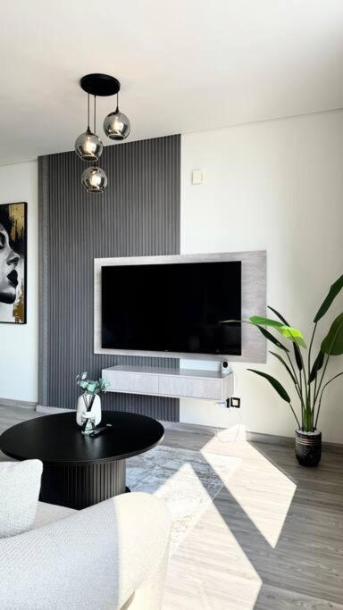 Amazing Modern Spacious Studio At Sky Gardens Difc * Dubai