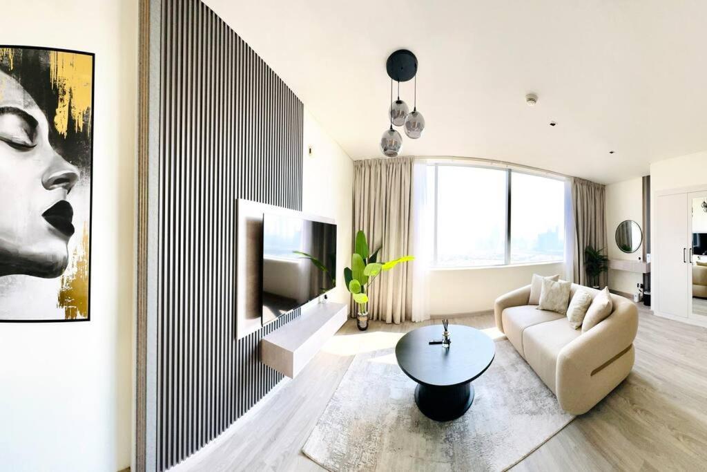 Amazing Modern Spacious Studio At Sky Gardens Difc