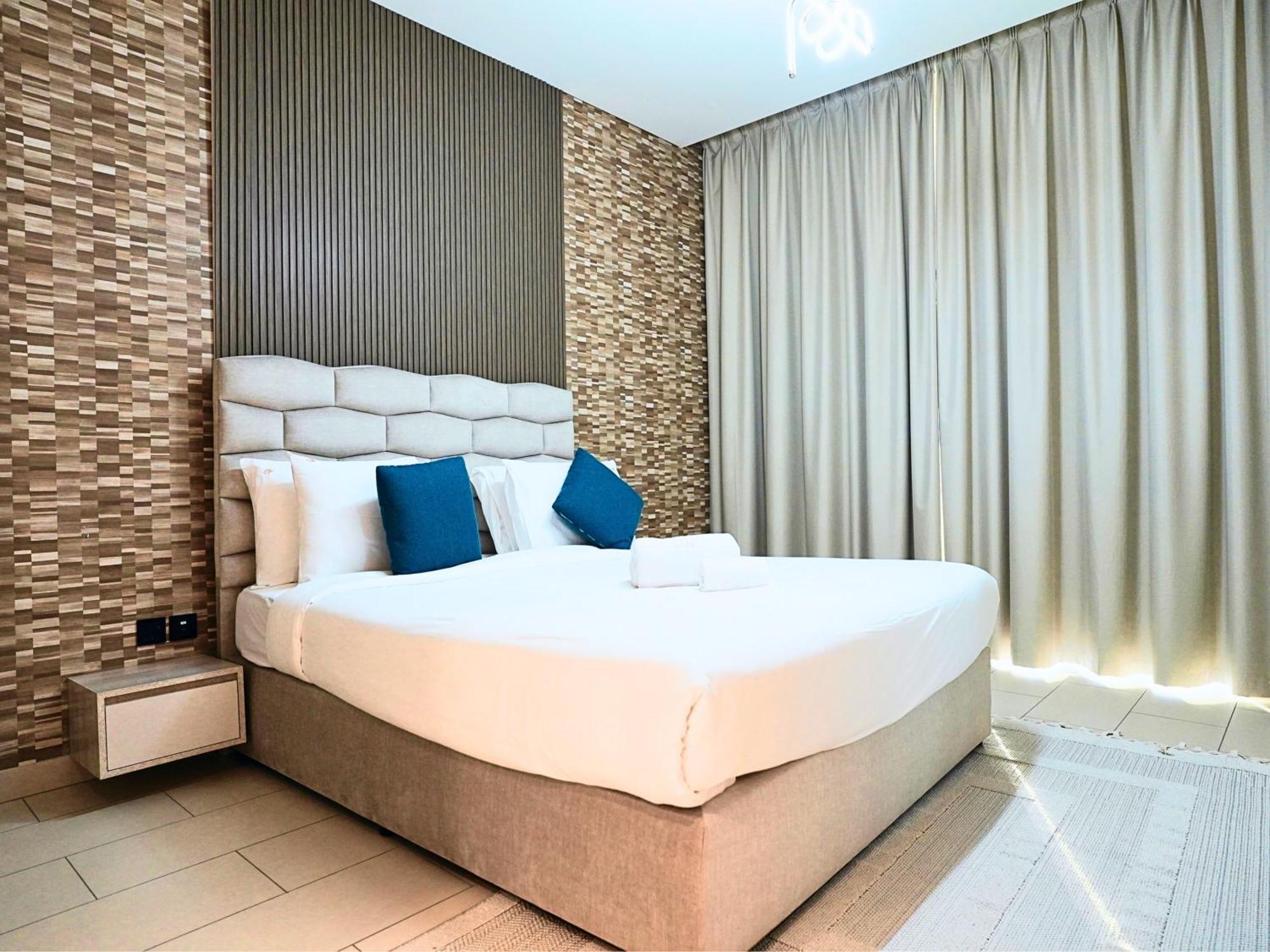 Apartment Holidayrent Uae - Top Near Burj Khalifa