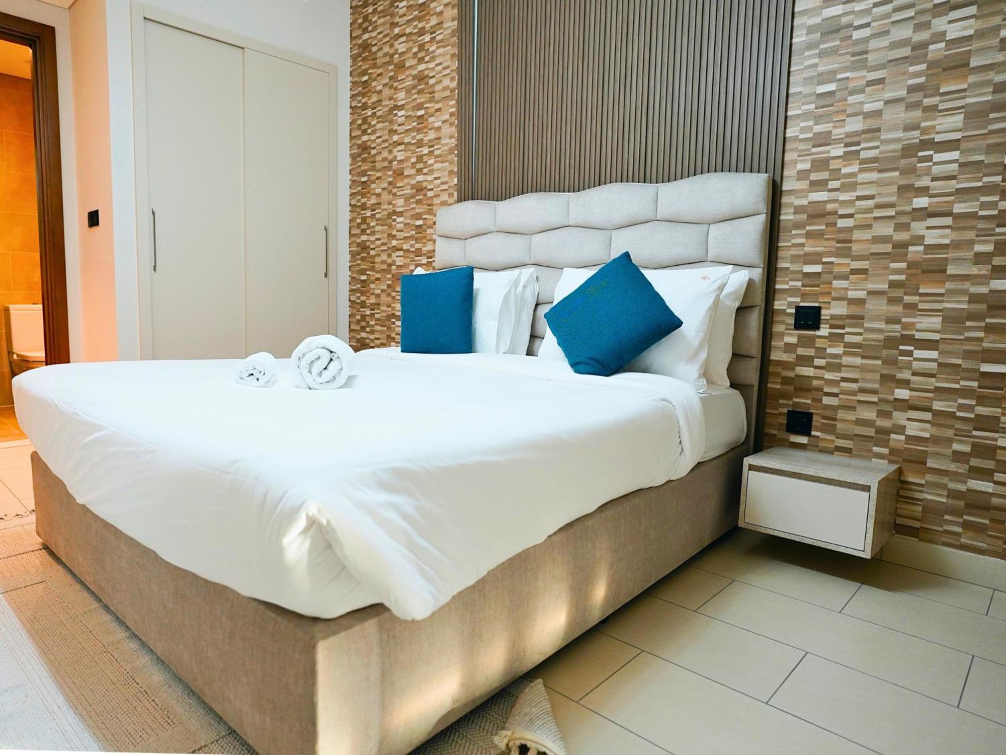 Holidayrent Uae - Top Near Burj Khalifa Dubai