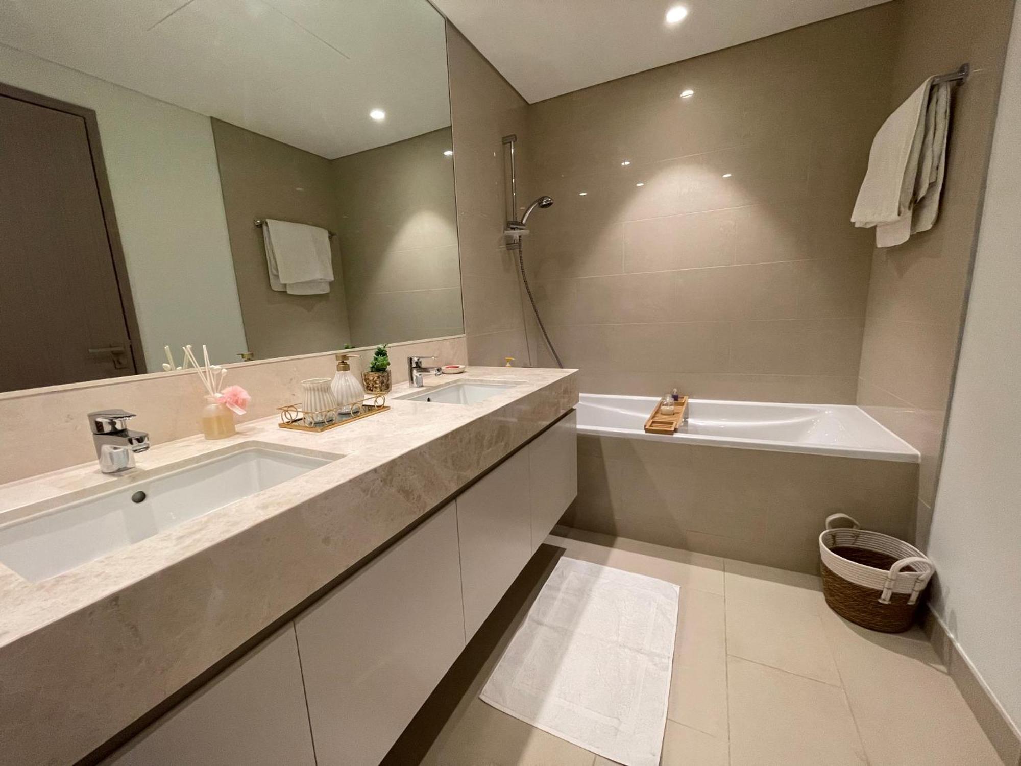 Burj Khalifa And Fountain View 2bedrooms Dubai
