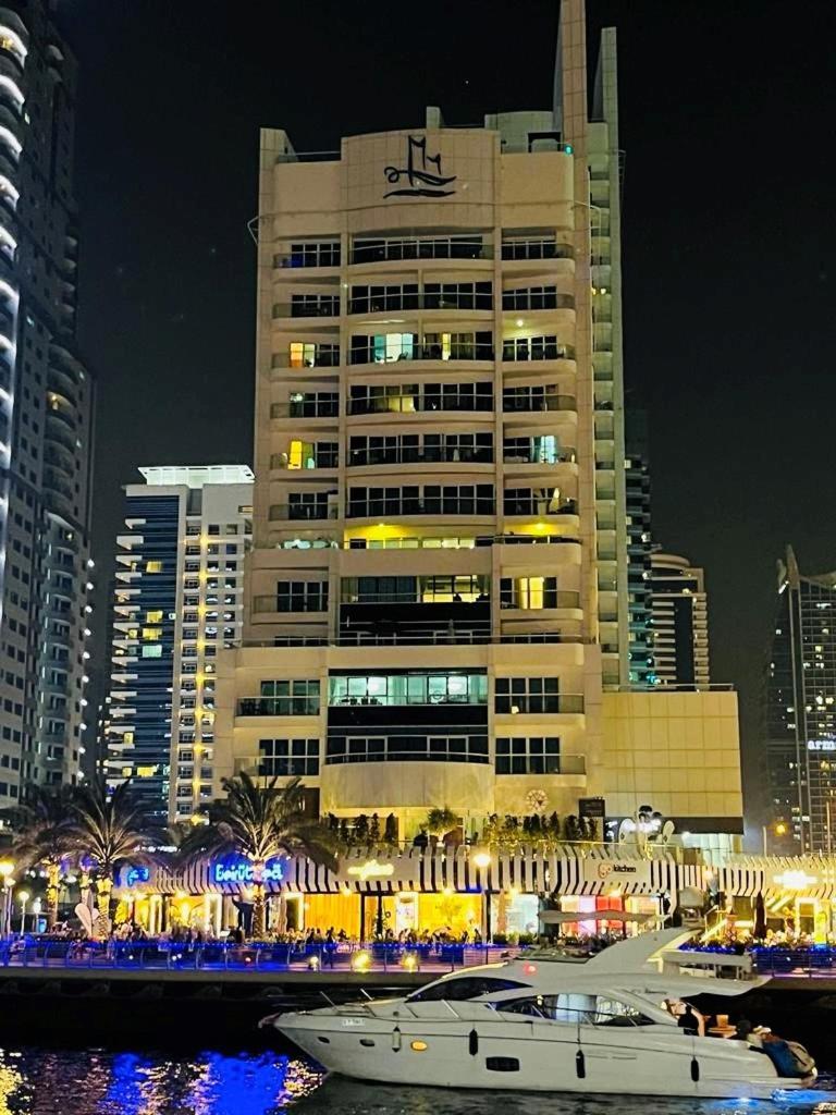 Amazing 1 Bedroom In Marina Apartment *
