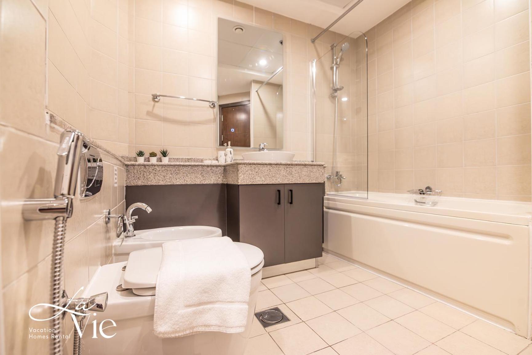 Chic 1 Bed In Marina Newly Furnished,modern Luxury Apartment