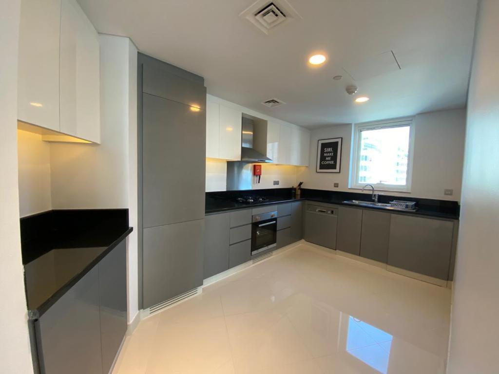 Modern Delux 1 Bed With Canal And Burj Khalifa View Apartment