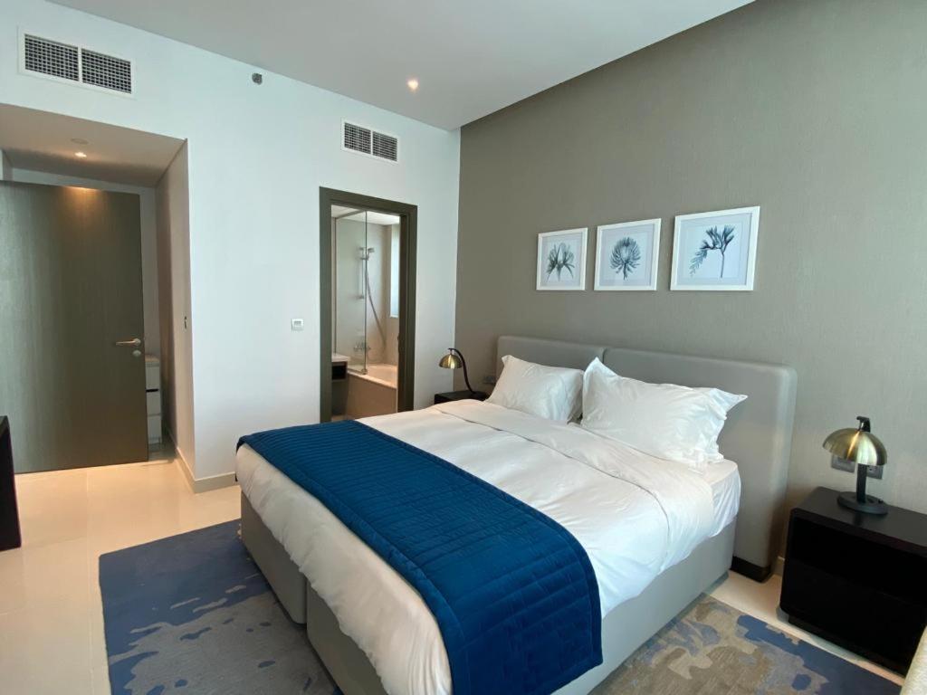 Modern Delux 1 Bed With Canal And Burj Khalifa View Apartment *
