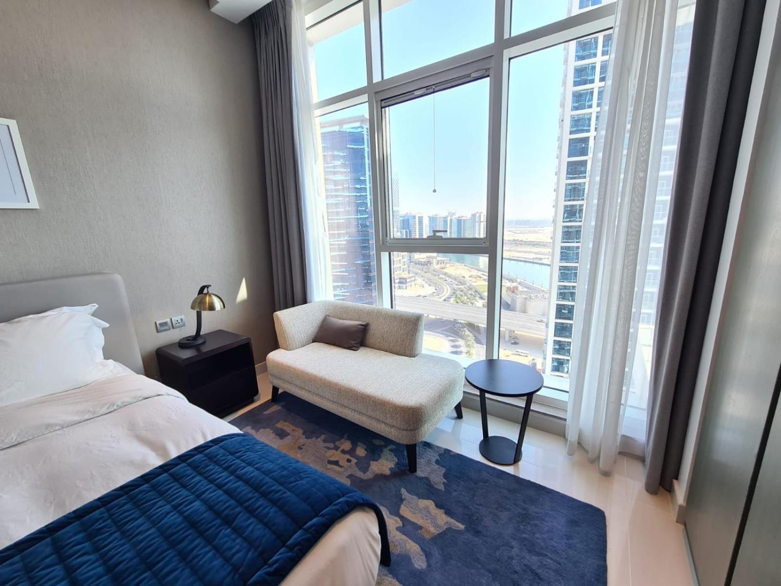 Modern Delux 1 Bed With Canal And Burj Khalifa View *