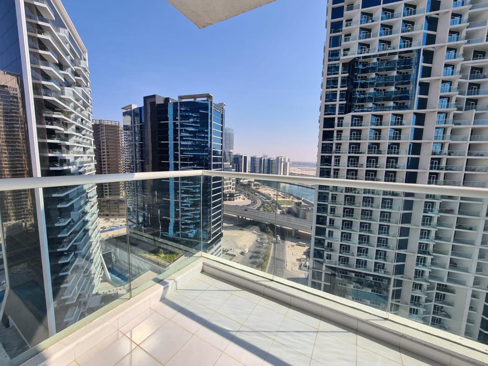 Modern Delux 1 Bed With Canal And Burj Khalifa View Dubai