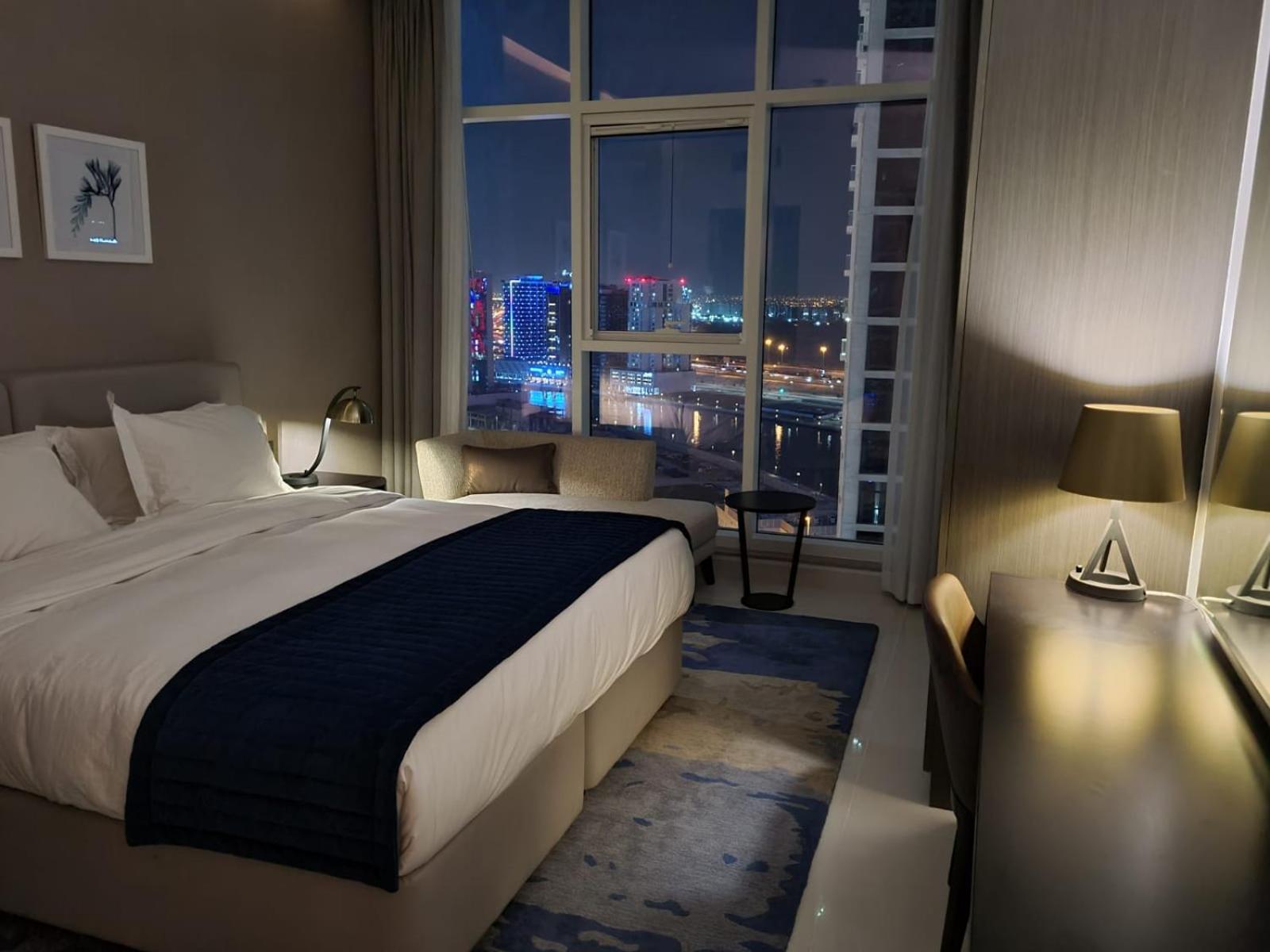 Modern Delux 1 Bed With Canal And Burj Khalifa View Apartment