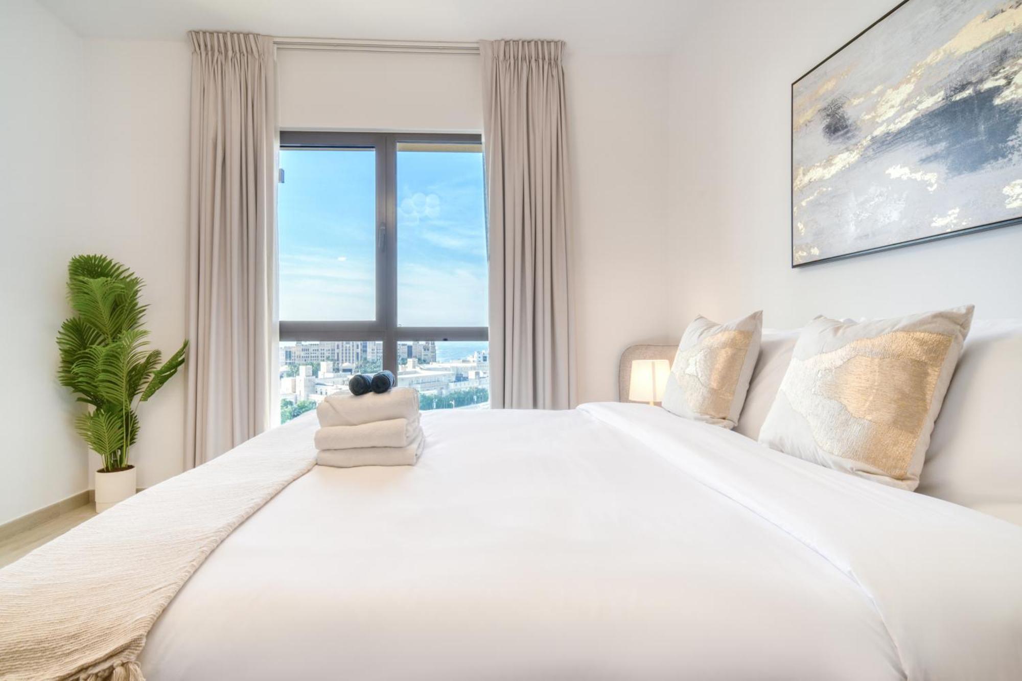 Apartment Coastal Luxury: 2br Retreat With Sea Views *