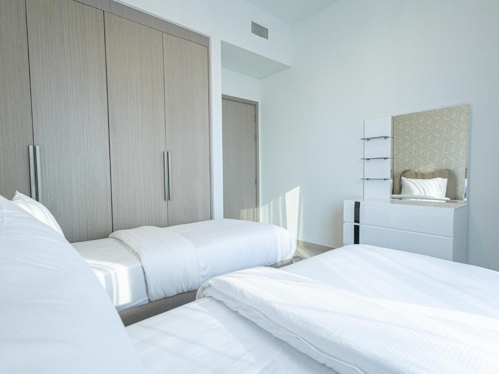 Mh - Act Tower - Downtown - Burj View 3bhk -ref4008 Apartment Dubai