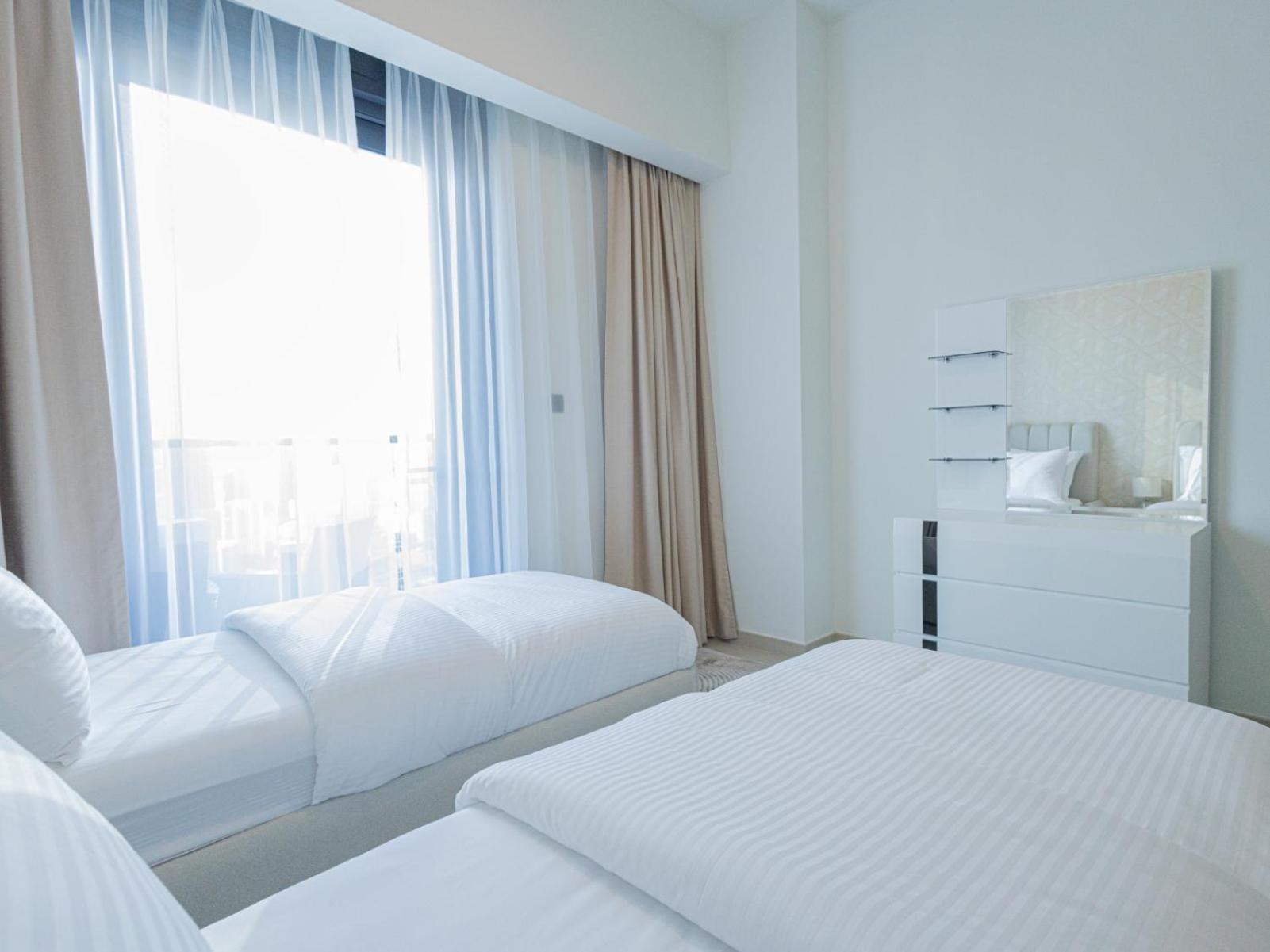 Mh - Act Tower - Downtown - Burj View 3bhk -ref4008 *