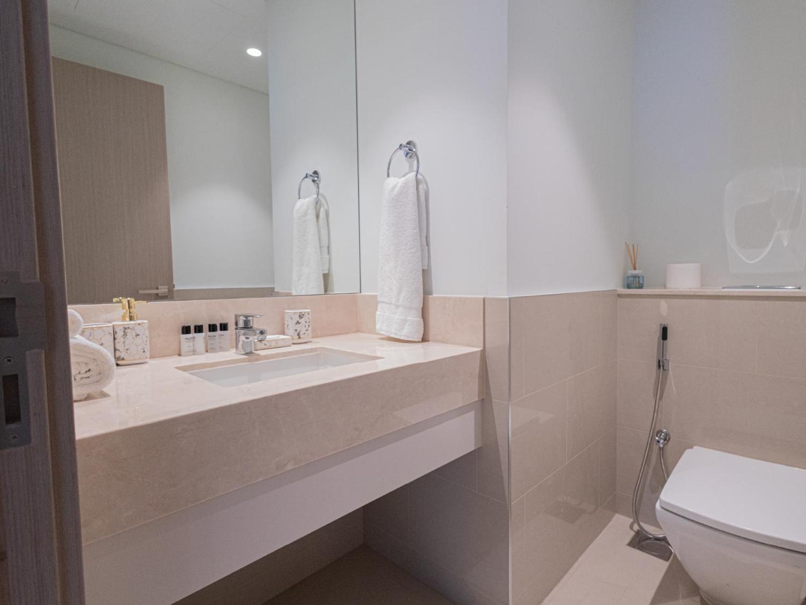 Mh - Act Tower - Downtown - Burj View 3bhk -ref4008 *