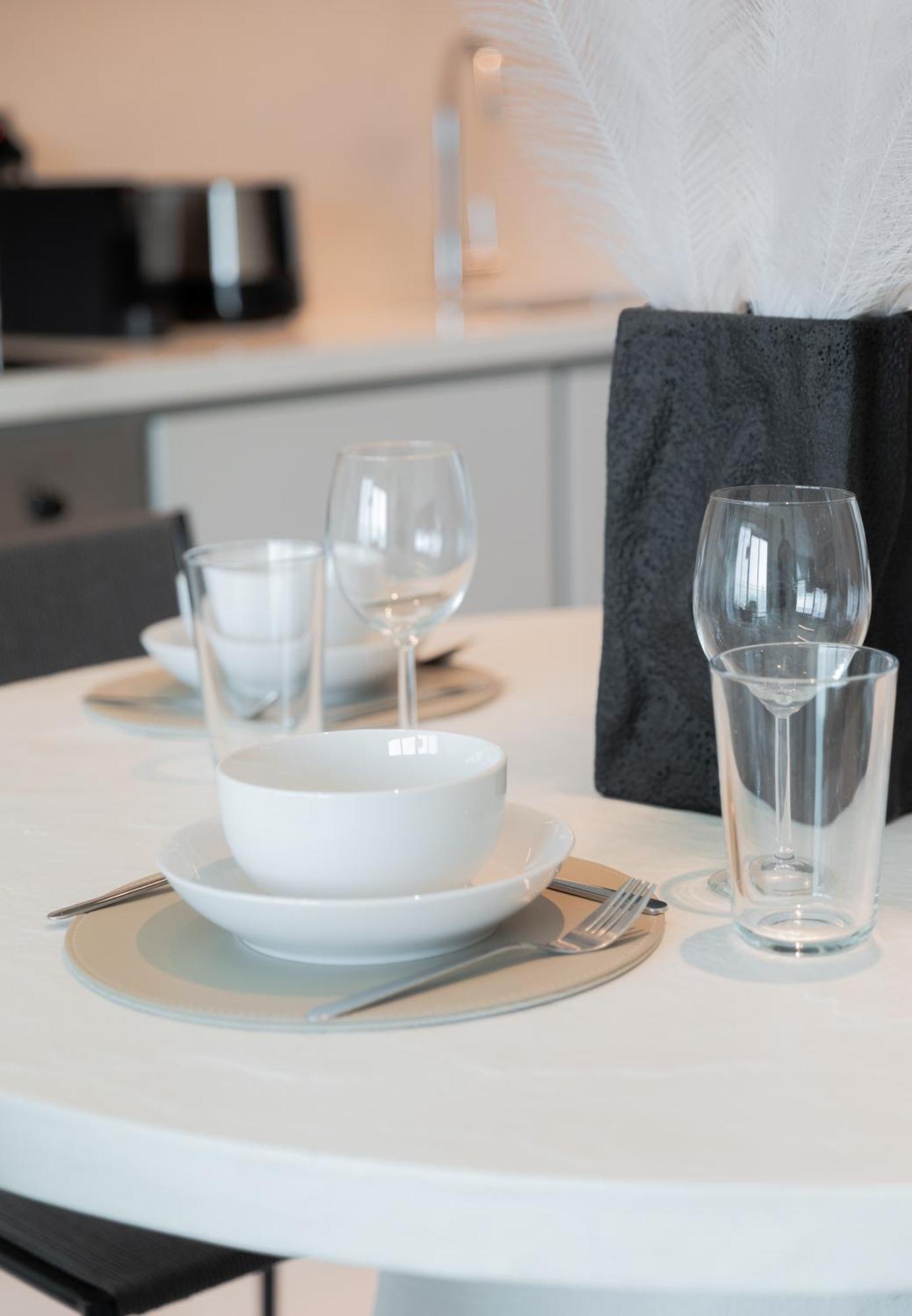 Eden's Homes & - Sunrise Bay Emaar Beachfront Apartment