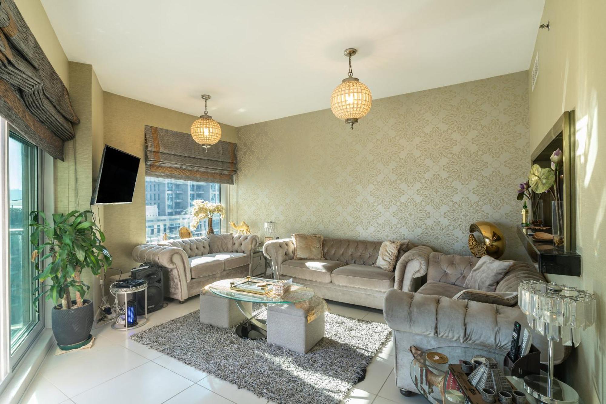 Apartment Close To Metro - Classic 2br In Loft East,downtown Dubai