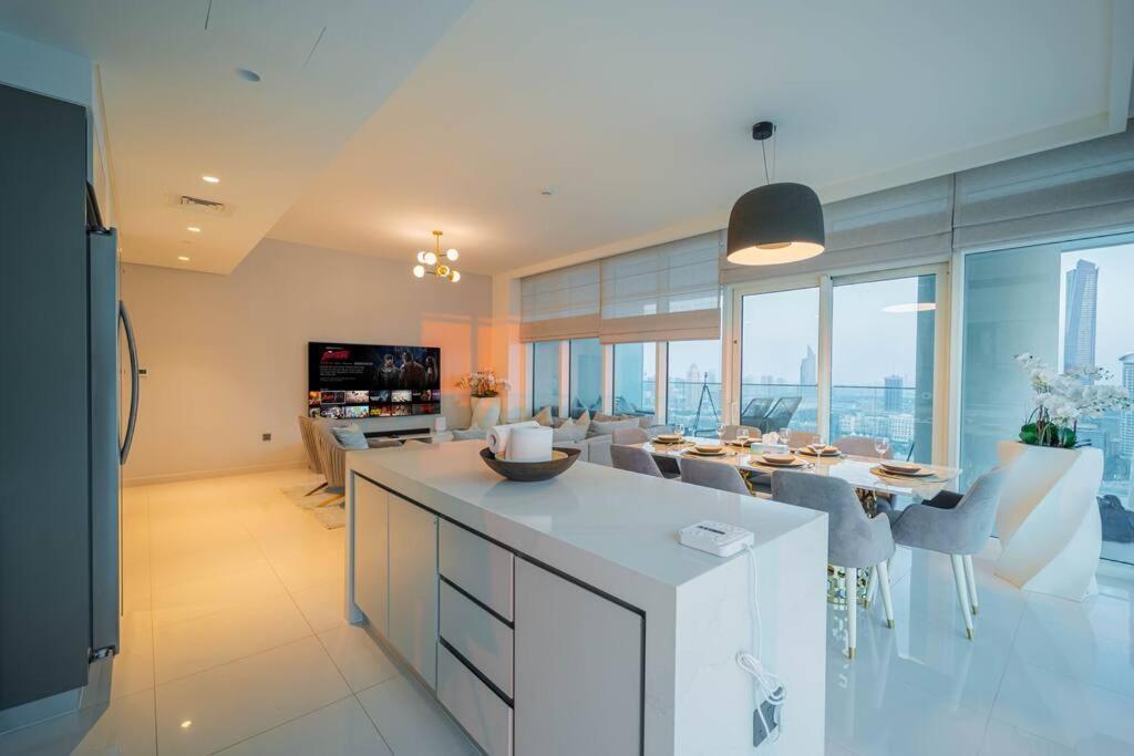 First Class 3br With Marina & Palm View Apartment Dubai
