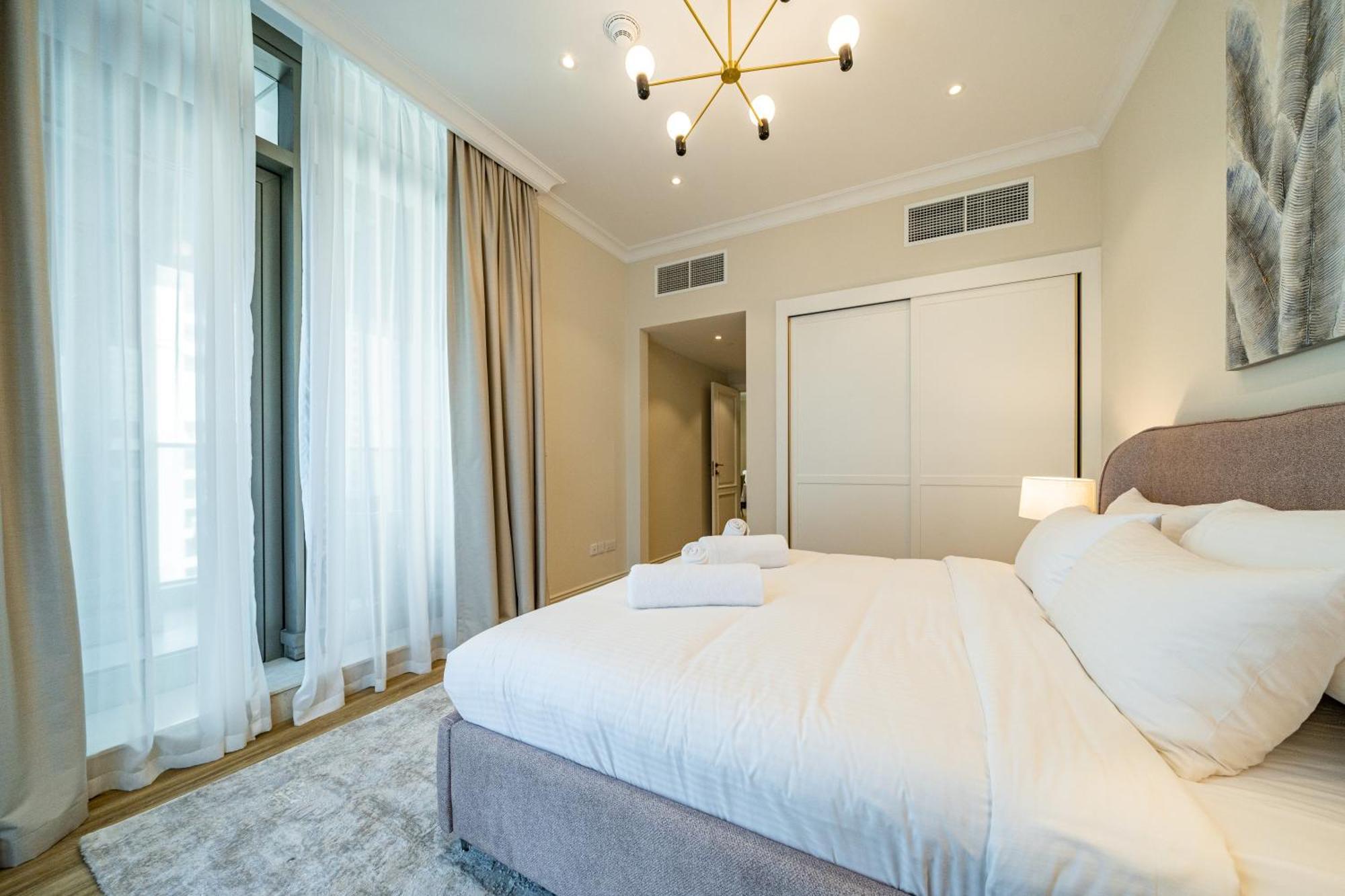 Luxe 1br In Sparkle Towers - 2 Balconies And Marina Views
