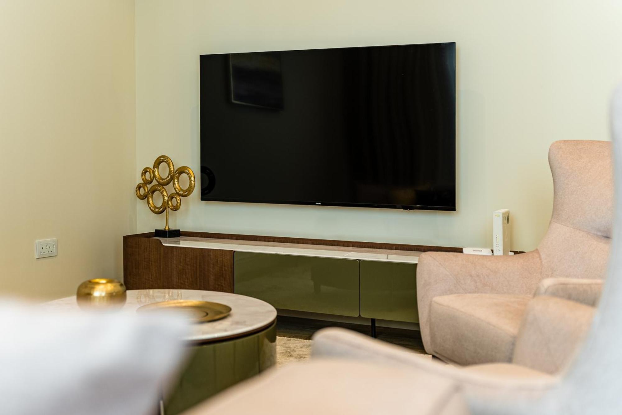 Luxe 1br In Sparkle Towers - 2 Balconies And Marina Views * Dubai