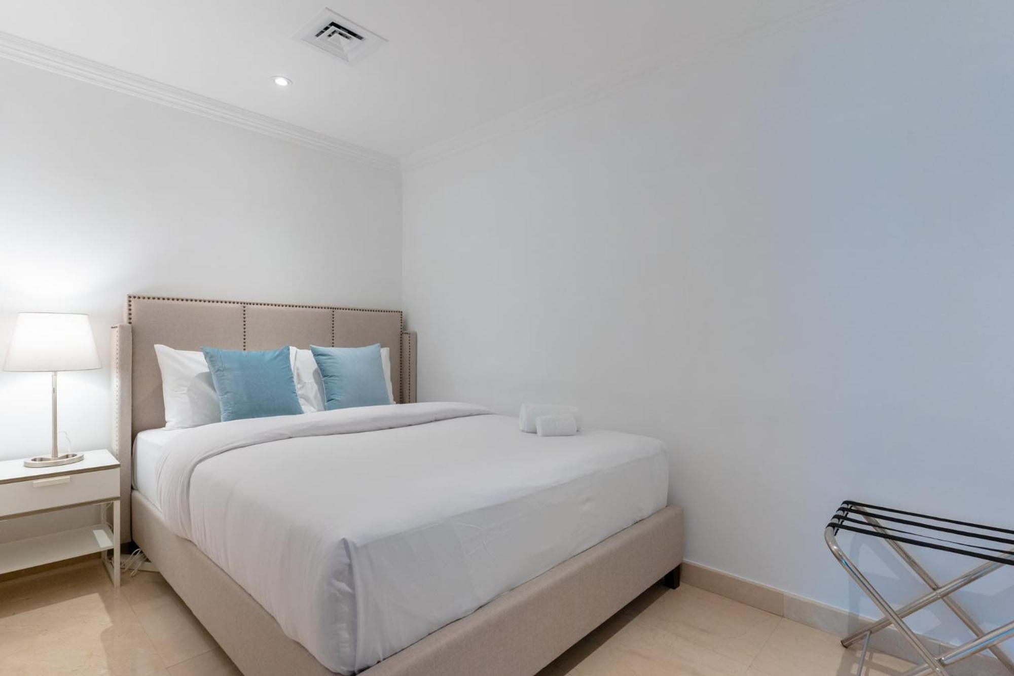 Apartment Stylish Waterfront 2 Bed In Marina Dubai