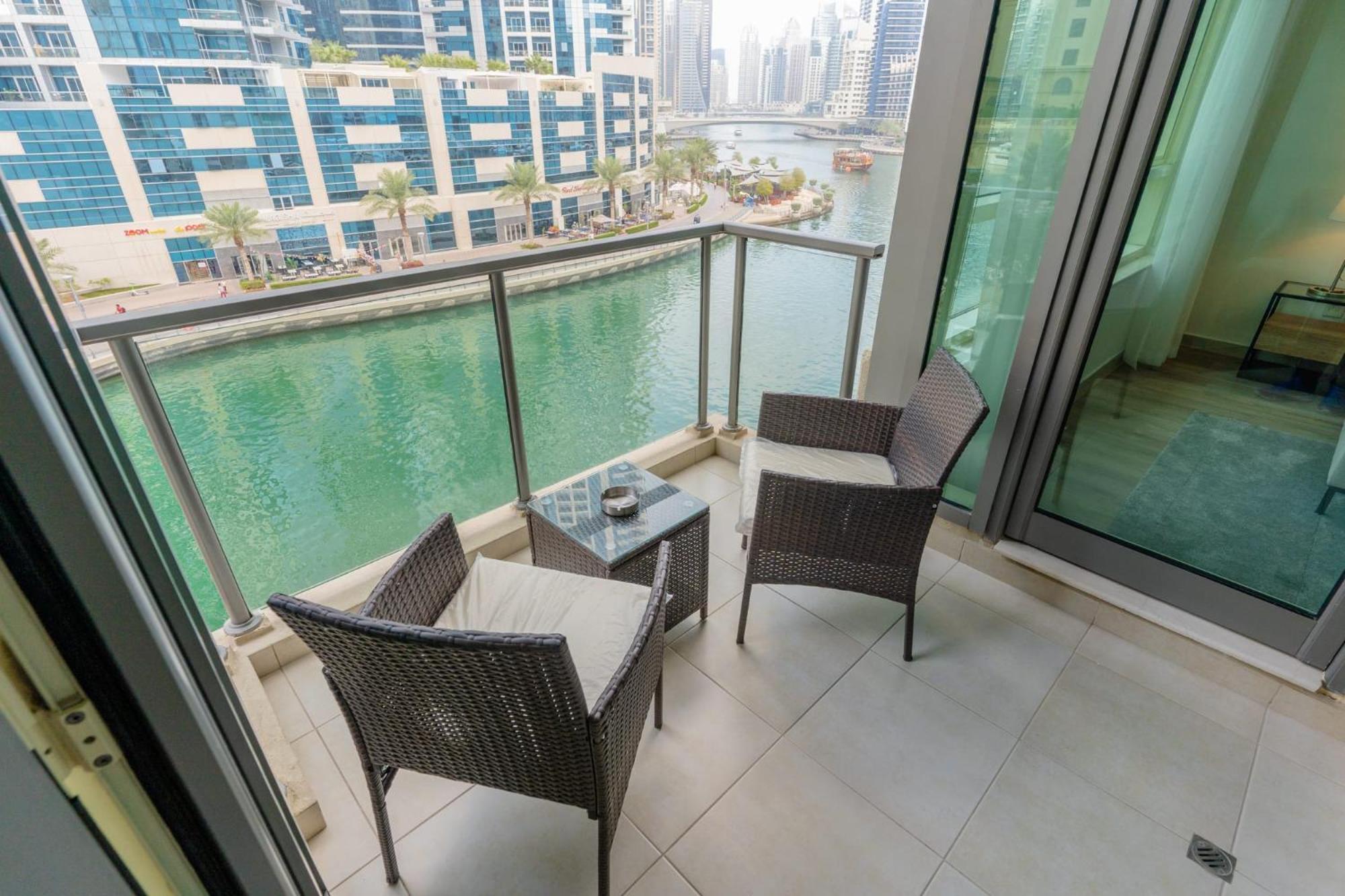 Stylish Waterfront 2 Bed In Marina *