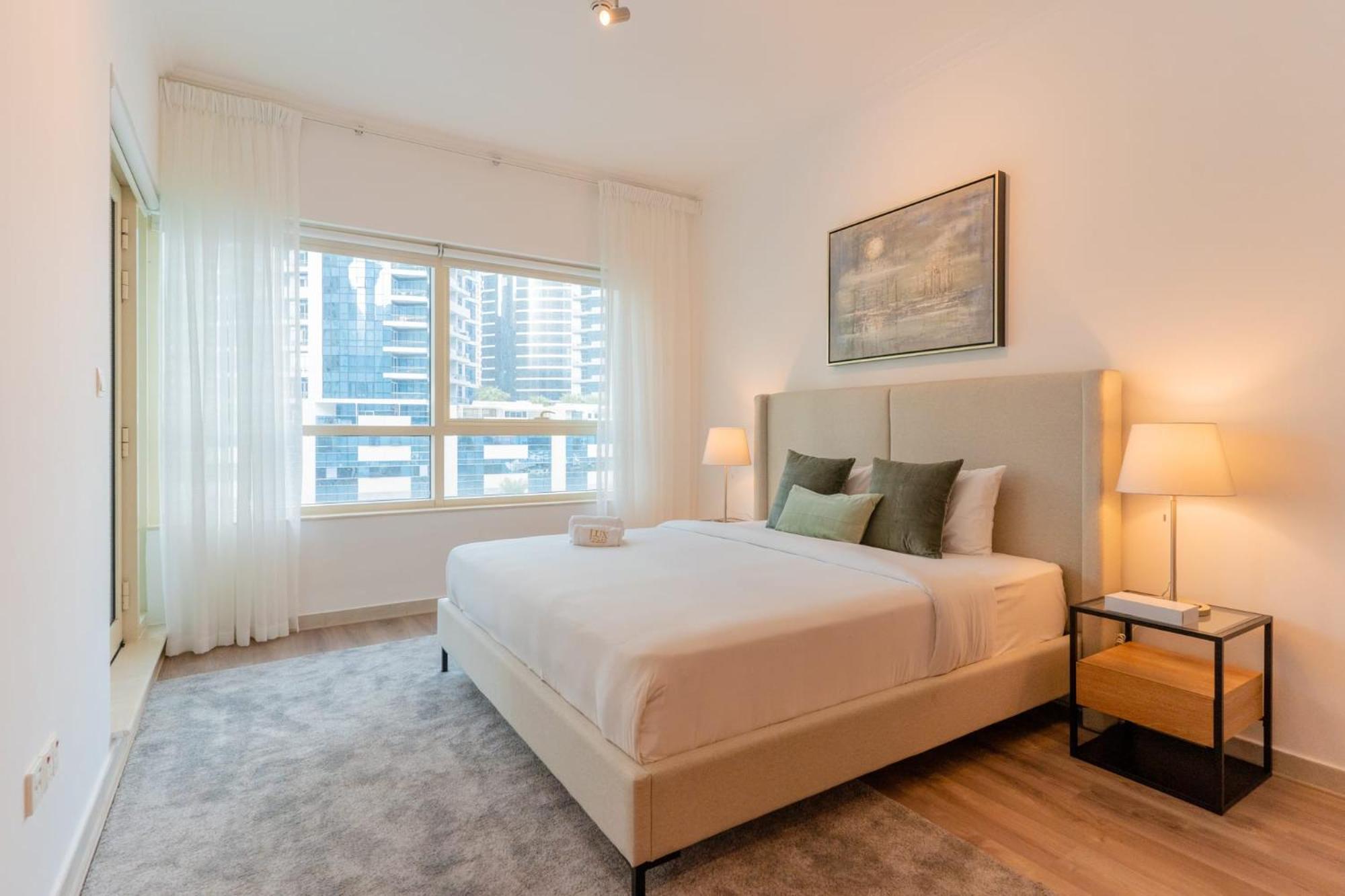 Stylish Waterfront 2 Bed In Marina